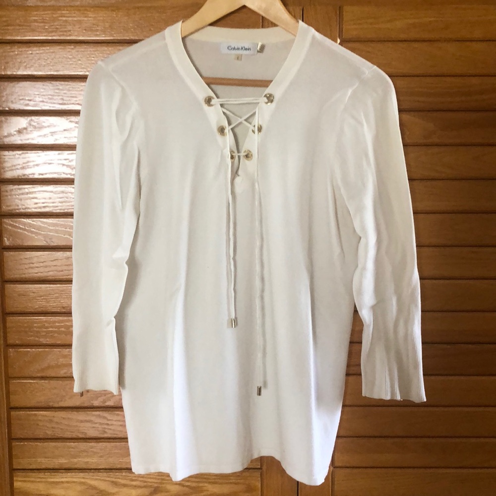 Woman’s white Calvin Klein sweater (L)